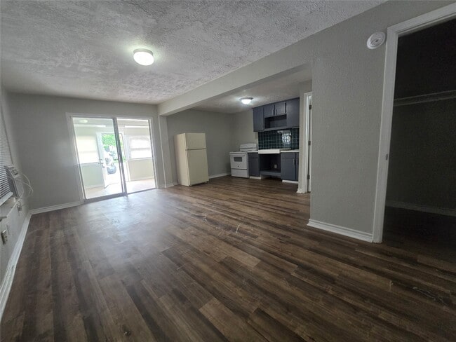 Building Photo - 202 N Logan St