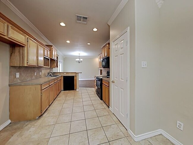 Building Photo - No Application Fees* $1000 off 1st months ...