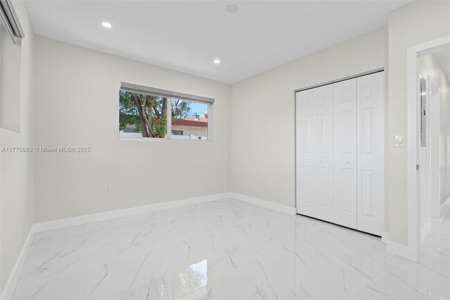 Building Photo - 230 NW 33rd Terrace