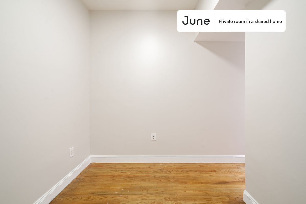 Building Photo - Room in Shared 4 bed/1 bath home