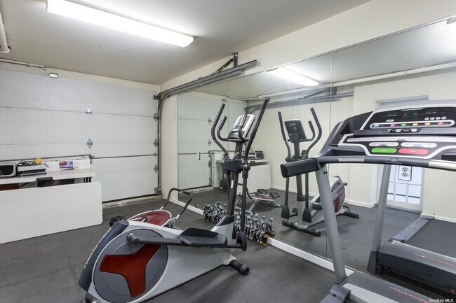 Building Photo - 68-41 Harrow St