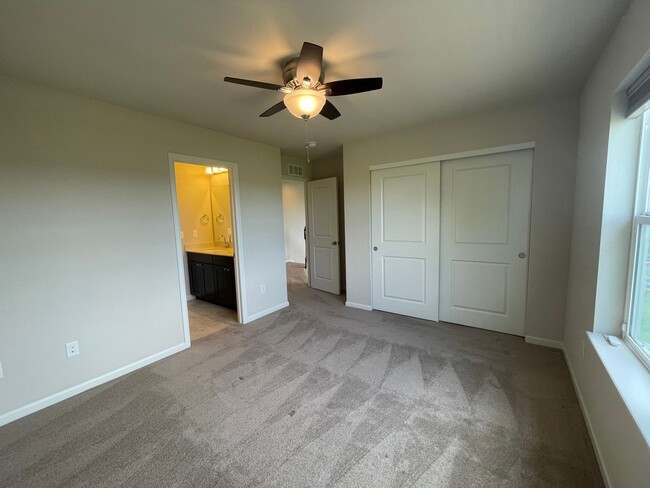 Building Photo - Luxurious 3 Bedroom 2.5 Bathroom House in ...