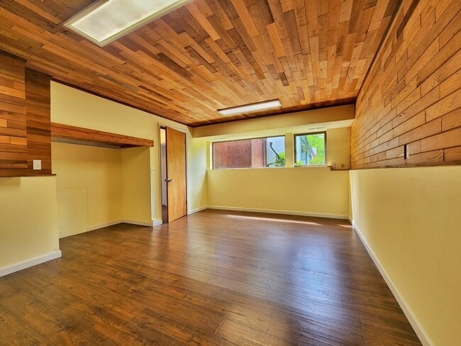 Building Photo - Beautiful 4 Bed 1.75 Bath Home Near Microsoft