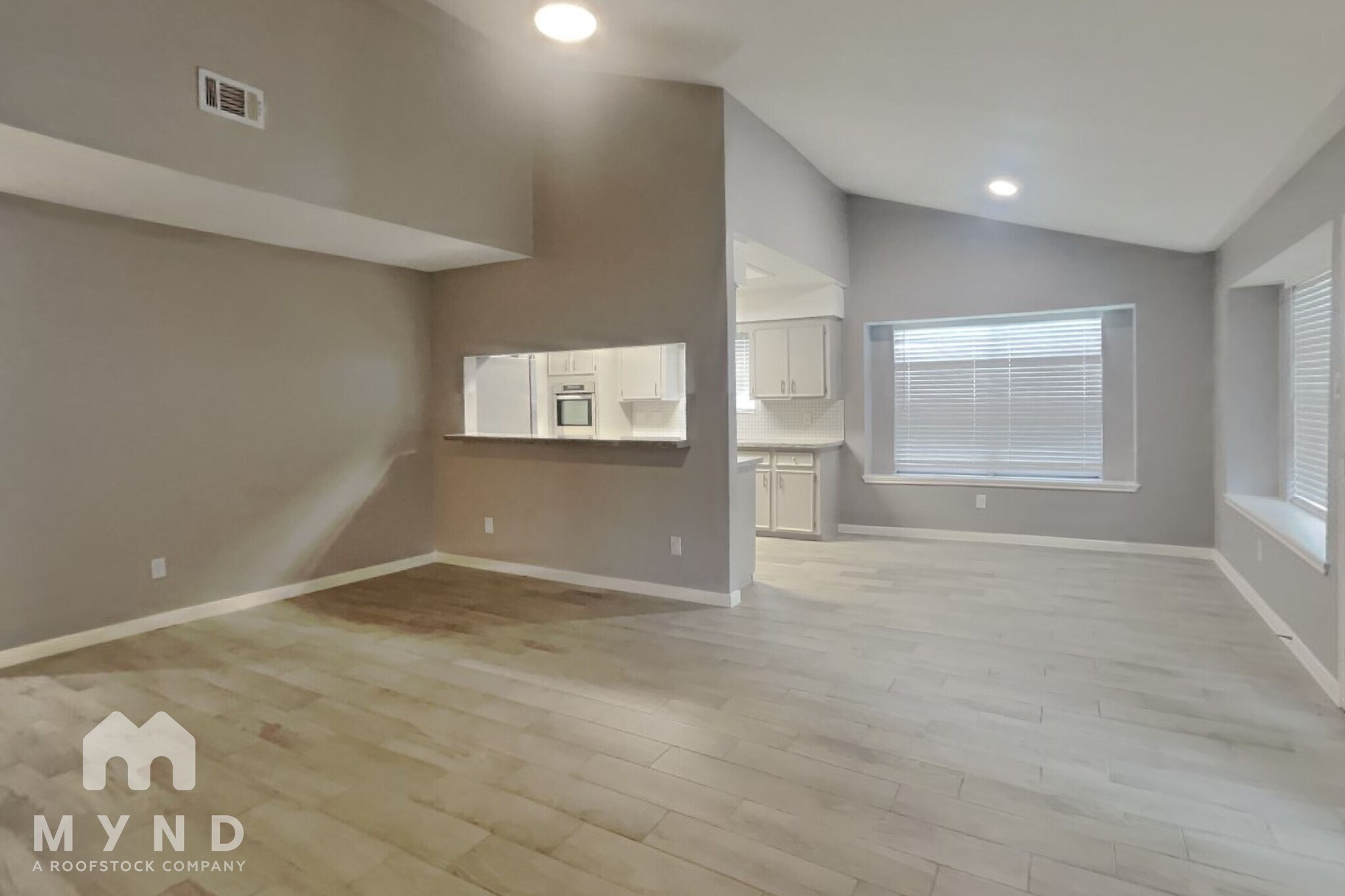 Building Photo - 2403 Summer Spring Dr