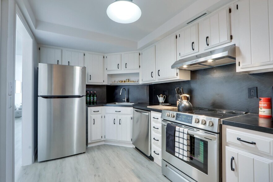 Building Photo - 2000 Presidential Way