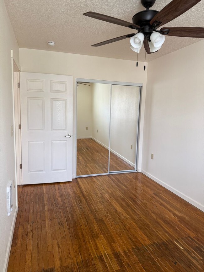 Building Photo - 1 Bedroom Sellwood
