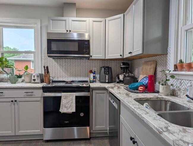 Building Photo - 8209 Reinland Dr