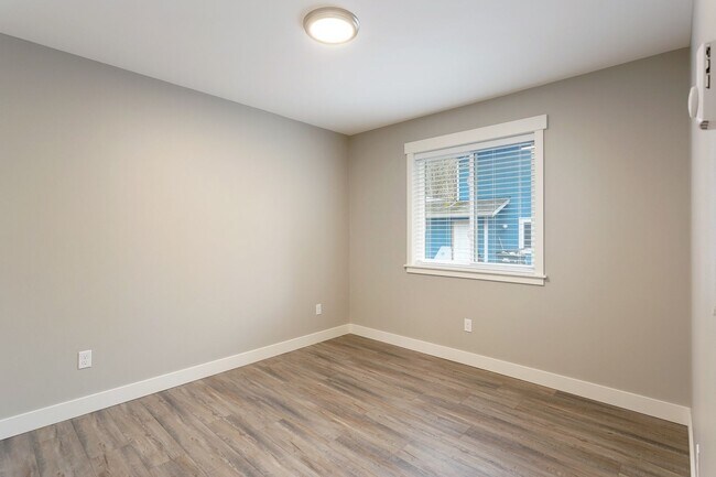 Building Photo - 3 Bed, 2 Bath Home in Maple Falls with 2 Car garage