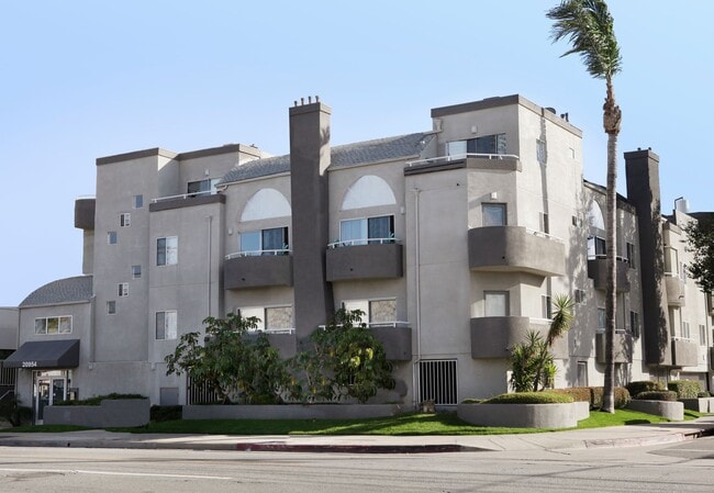 Building Photo - Cambridge Court Apartments