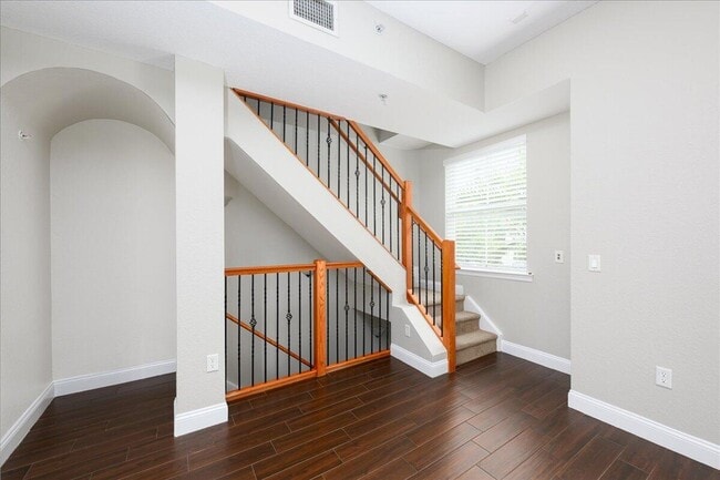 Building Photo - 538 NE 7th Ave