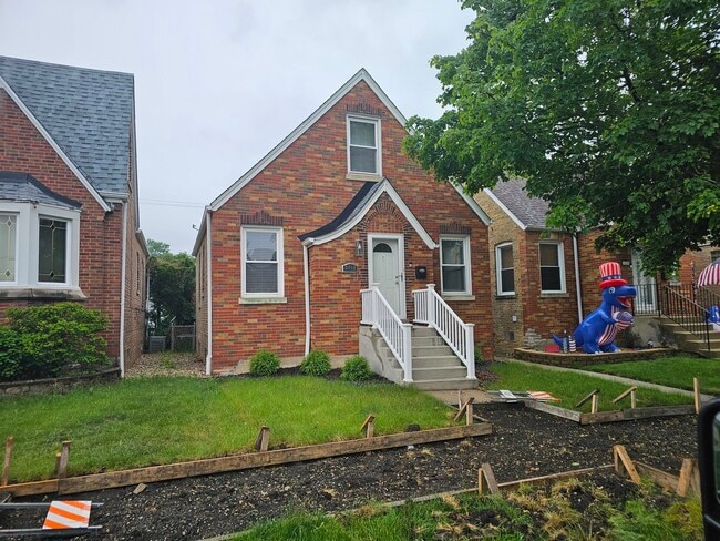 Primary Photo - 3418 N Nordica Ave