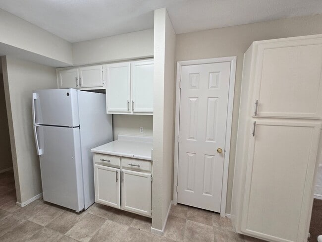 Building Photo - 2804 Crystal Lantern Dr