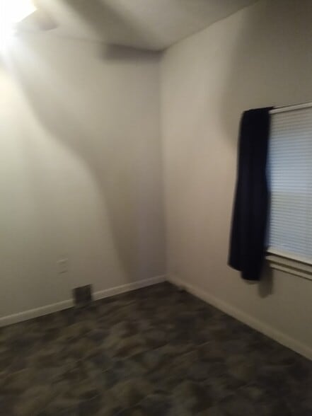 Building Photo - 405 S Knight St