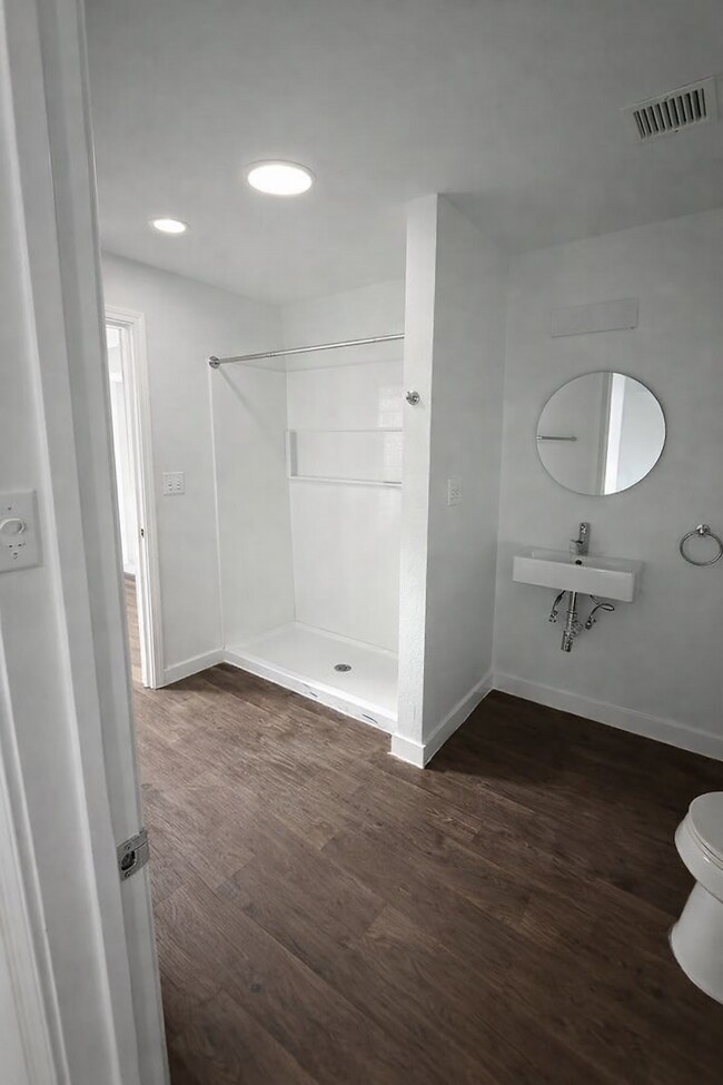 Building Photo - 1205 S Georgia St