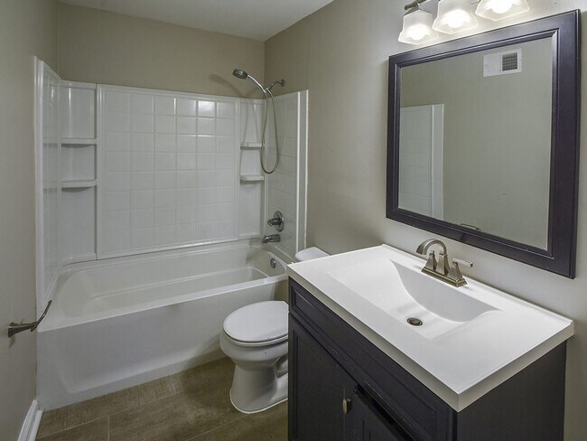 Building Photo - Updated 3 bed, 1.5 bath home with great curb appeal.