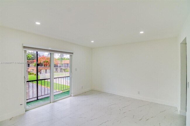 Building Photo - 5235 SW 40th Ave