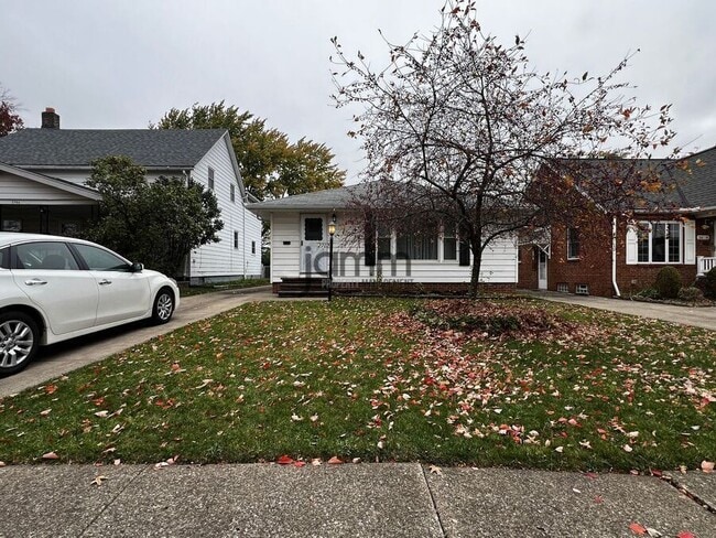 Building Photo - 2702 Grovewood Ave