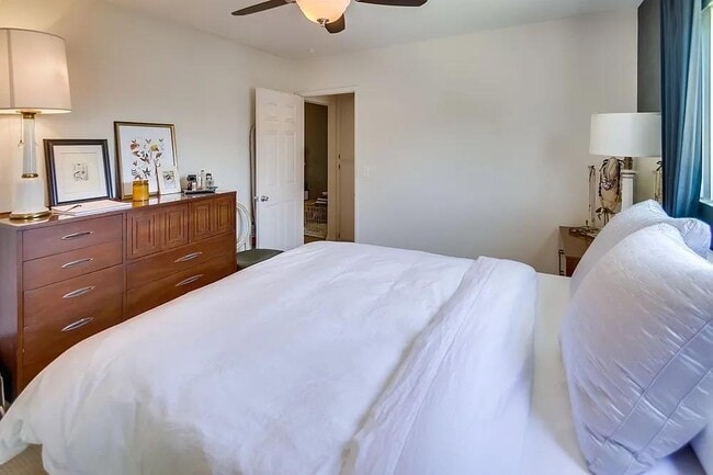 Building Photo - 4747 Hamilton St