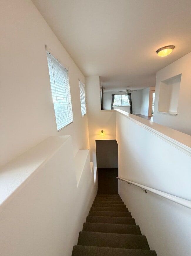 Building Photo - Available NOW – Beautiful Milo Court Townh...