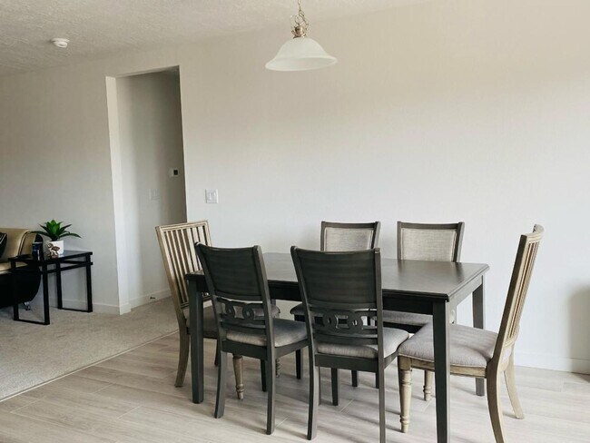 Building Photo - Half Off First Months Rent!- Unfurnished H...