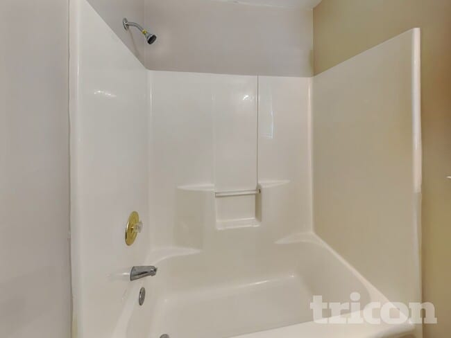 Building Photo - 194 Bomar Ln