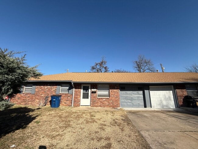 Building Photo - Tulsa 3 Bedroom 1 Bath Duplex with Fenced private Backyard