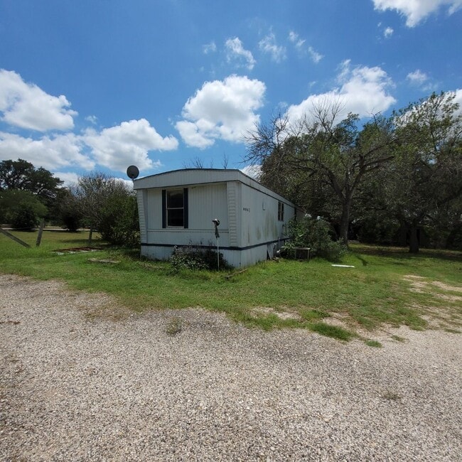 Building Photo - 2 BD 1 BA Mobile in Quiet Park Available Now!