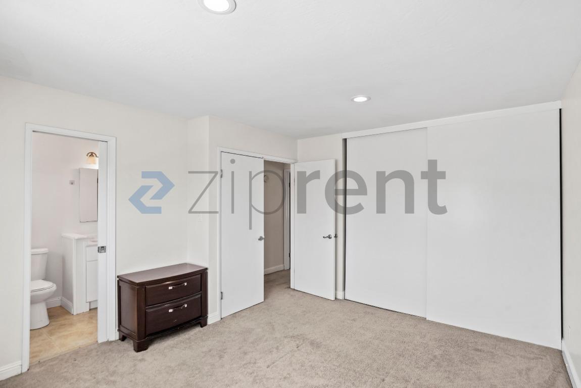 Building Photo - Unit