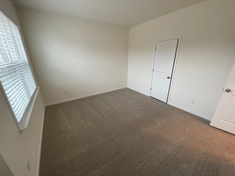 Building Photo - Room in Townhome on Rivulet Wy