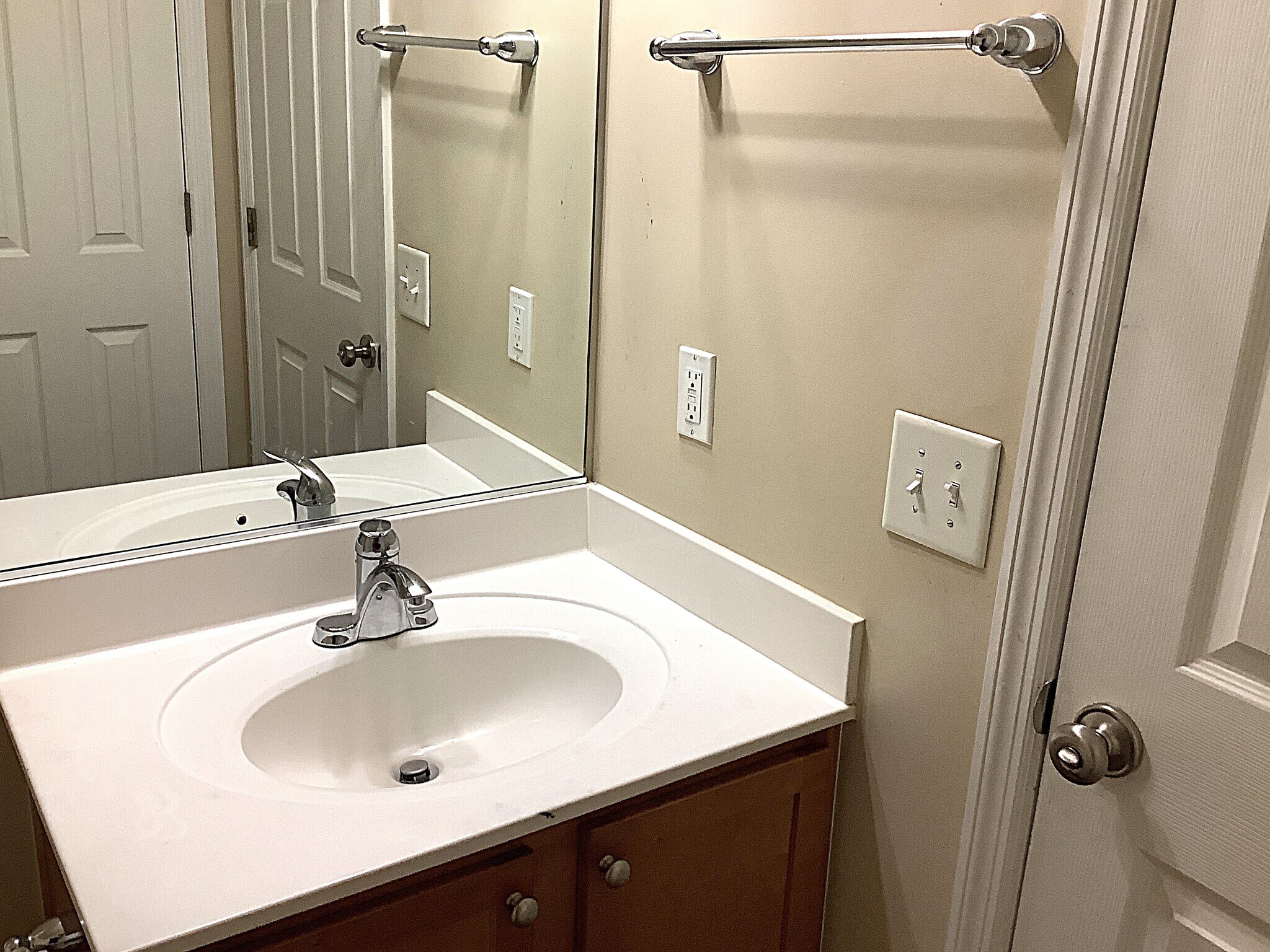 Building Photo - 8029 Hyannis Ct