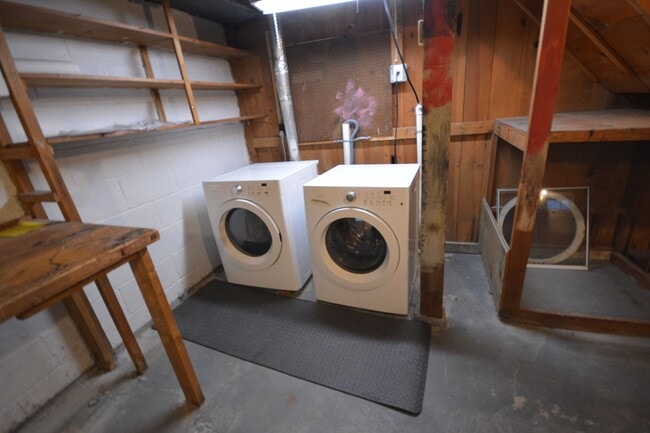 Building Photo - Beautiful 4 Bedroom With Modern and Unique Features Available For Rent NOW!