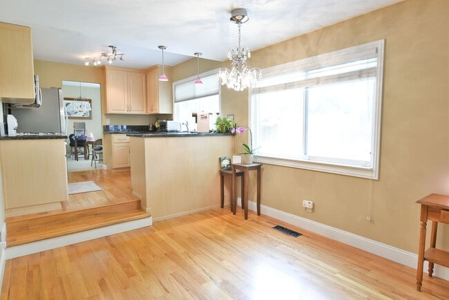 Building Photo - Beautiful 3 Bedroom + Office 2.5 Bath Home...