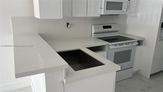 Building Photo - 1780 NE 191st St