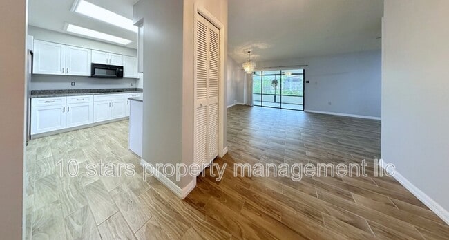 Building Photo - 601 Stone Dr