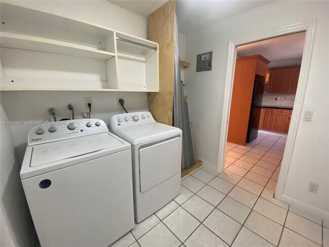 Building Photo - 3024 N 73rd Ter