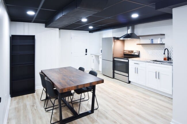 Building Photo - 5 Bedroom || 2 Bathroom - Single Family Ho...