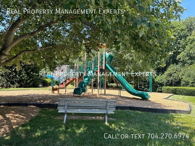 Building Photo - 10001 Glencrest Dr