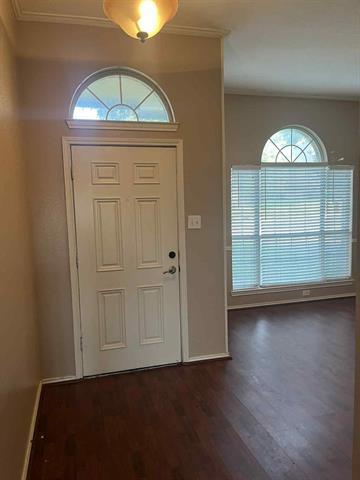 Building Photo - 8801 Creekside Dr