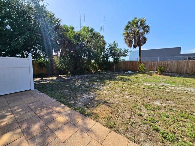 Building Photo - Charming 2BR/ 2BA/ 2 Car Garage - Near Phillippi Creek