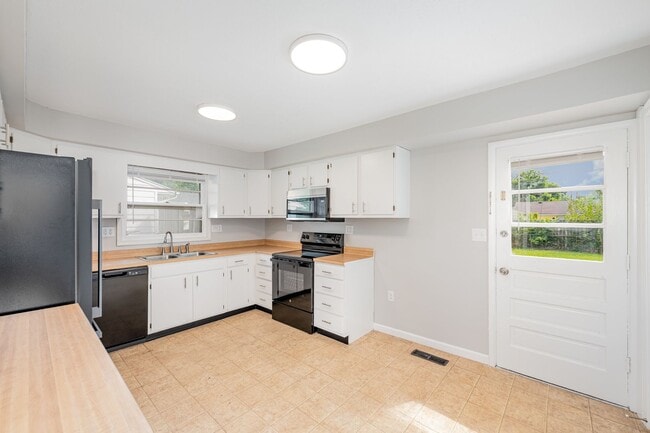 Building Photo - Stunning 3 Bed 1 Bath Ranch Home
