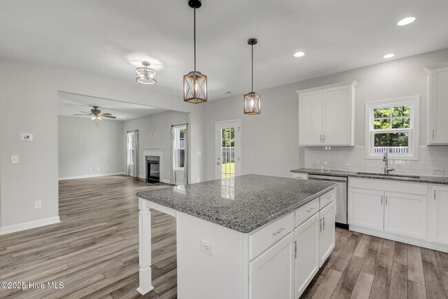 Building Photo - 556 Transom Wy