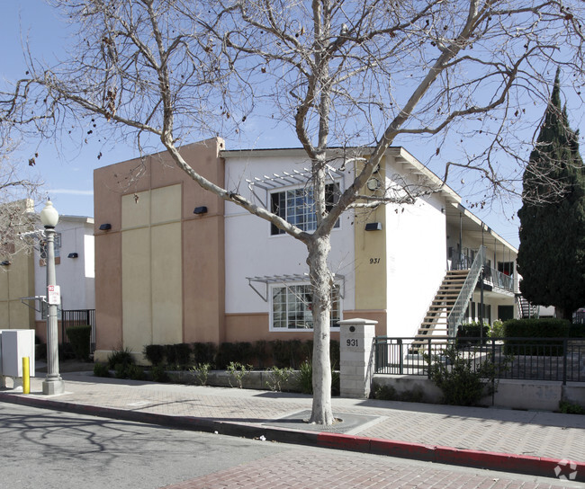 Primary Photo - 931 S Minnie St