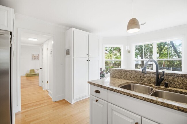 Building Photo - 3Bed/2.5Bath Family Home in Snee Farms