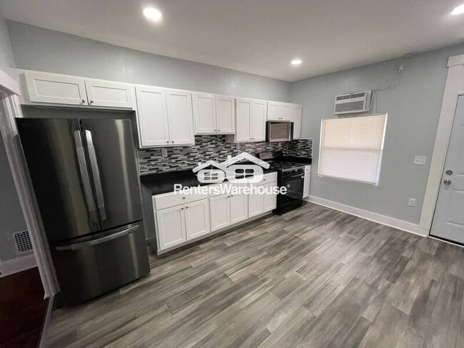 Primary Photo - 2125 Cliftwood Ave