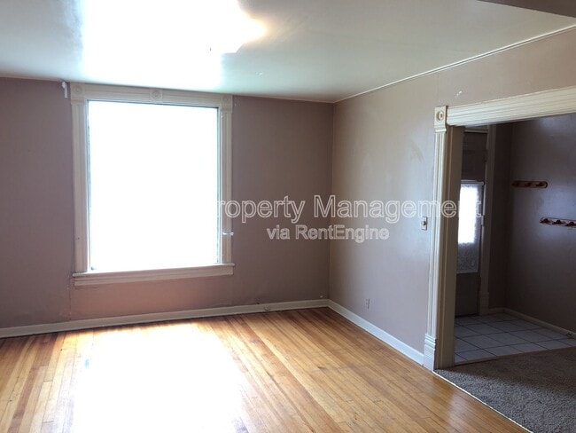 Building Photo - 721 3rd St