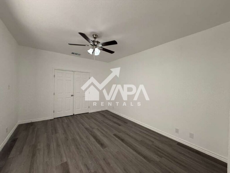 Building Photo - 9747 Fortune Ridge Dr