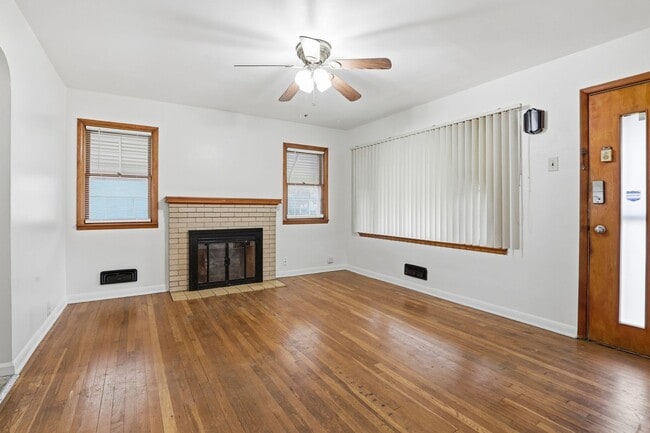 Building Photo - Charming 2-Bedroom Single Family Home Near S High St