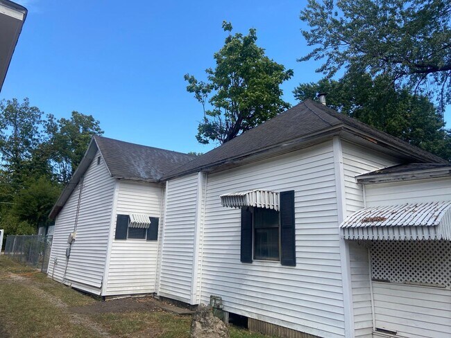 Building Photo - 312 W Martin St