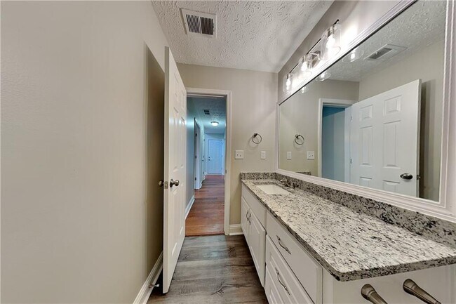 Building Photo - 990 Golden Meadows Ln