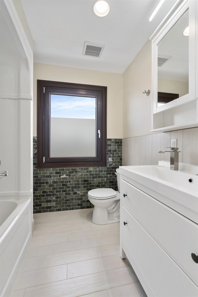 Building Photo - 585 Hoboken Rd